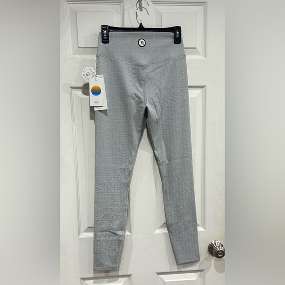 Vuori Women's Medium Textured Chilled Out Legging Houndstooth Grey Pattern NWT - Picture 6 of 8